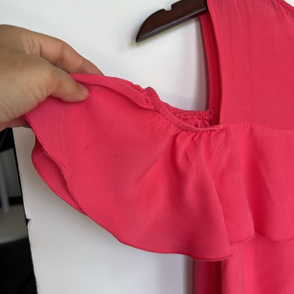 Lightweight Coral Pink Ruffled Top with Bare shoulders Size Small - Picture 10 of 11